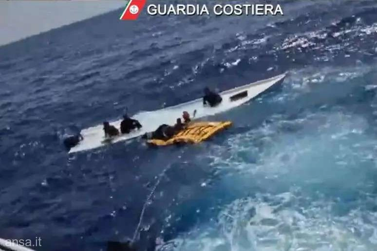 Naufragiu în Mediterana - Peste 70 de migranţi sunt daţi dispăruţi