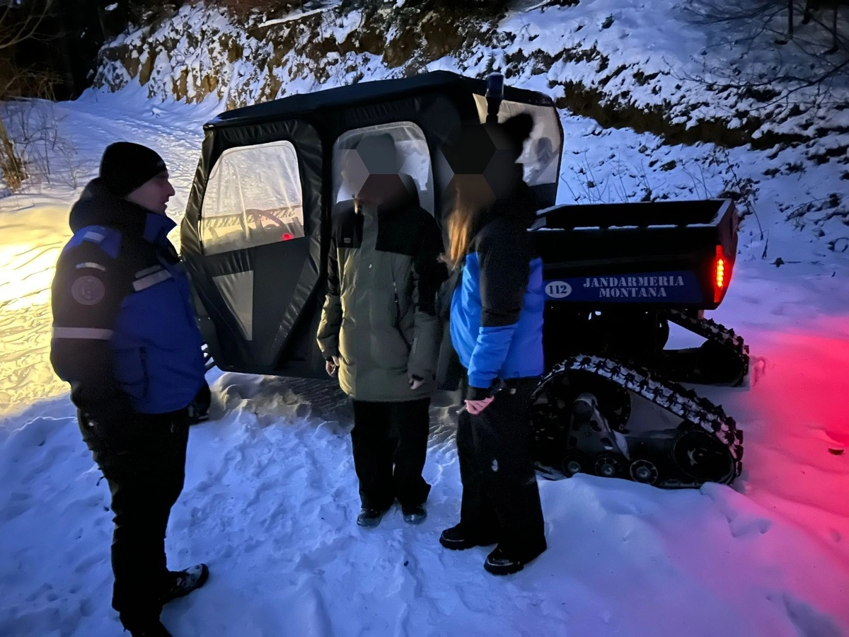 Tată şi fiu, găsiţi blocaţi în zăpadă, de Paște, în Cheile Olteţului