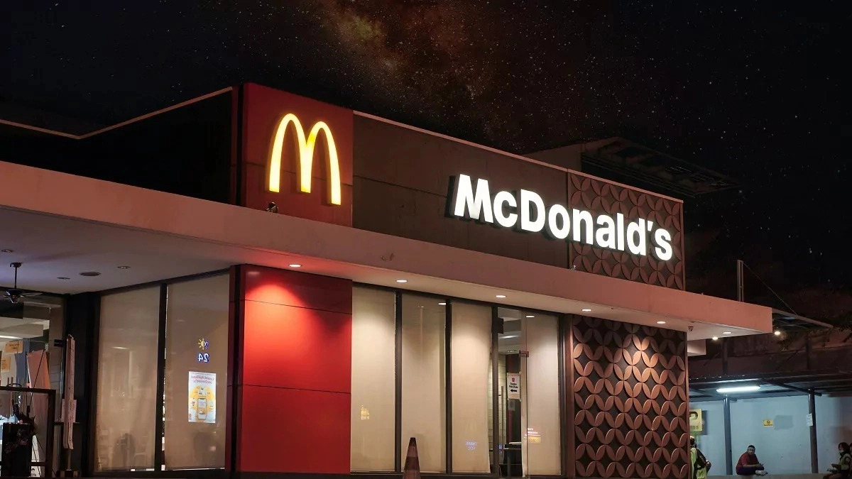 Vânzările McDonald’s cresc, dar directorul general avertizează că clienţii cu venituri mici din SUA vor cheltui mai puţin în 2026