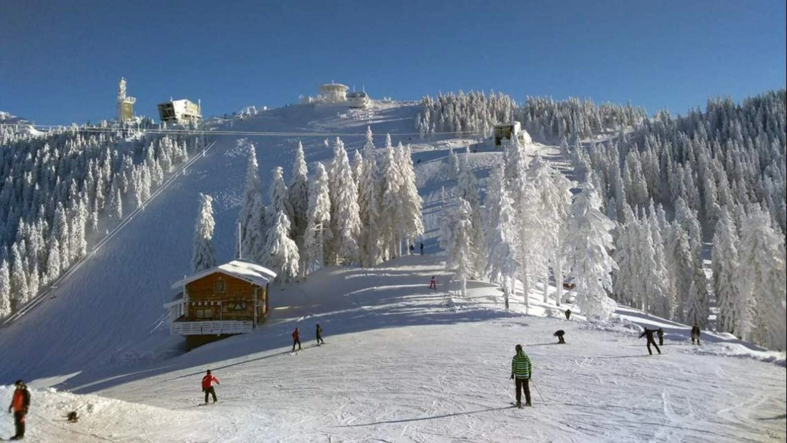 Atenție, turiști! Sinaia, sub avertizare de vânt: pârtiile nu se deschid