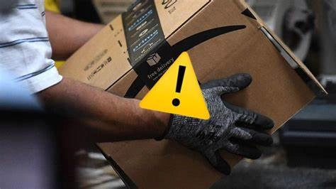 Escrocii, cu ochii pe comenzile românilor de Black Friday. O nouă înșelătorie folosește numele unei mari firme de curierat