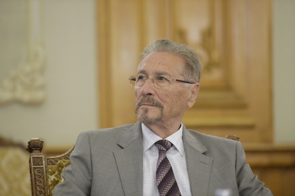 Emil Constantinescu: Cardinalul Lucian Mureşan a fost un erou al unei credinţe persecutate