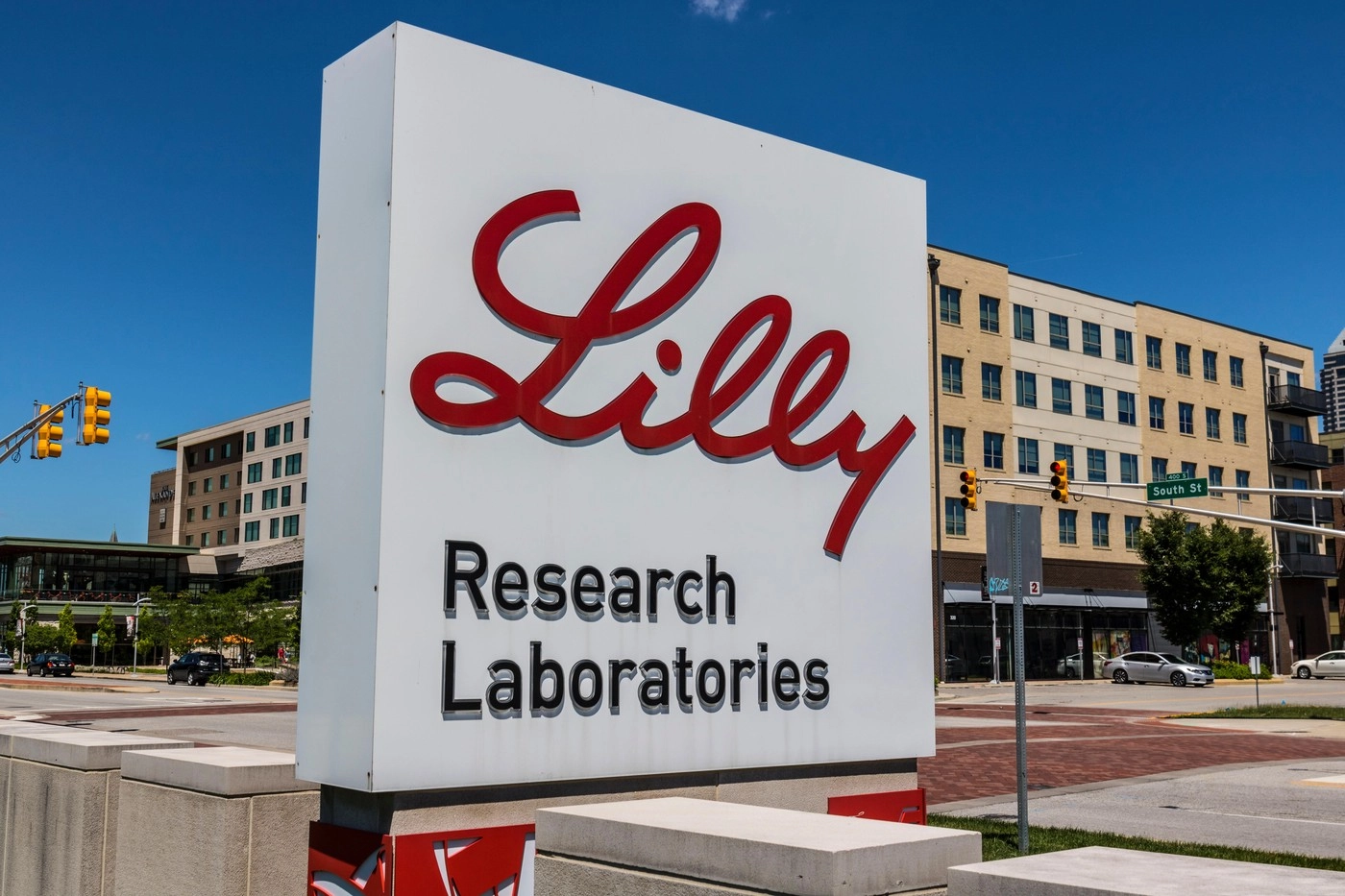 Eli Lilly a depăşit estimările financiare şi îşi majorează prognoza anuală, susţinută de vânzările record ale medicamentelor Zepbound şi Mounjaro