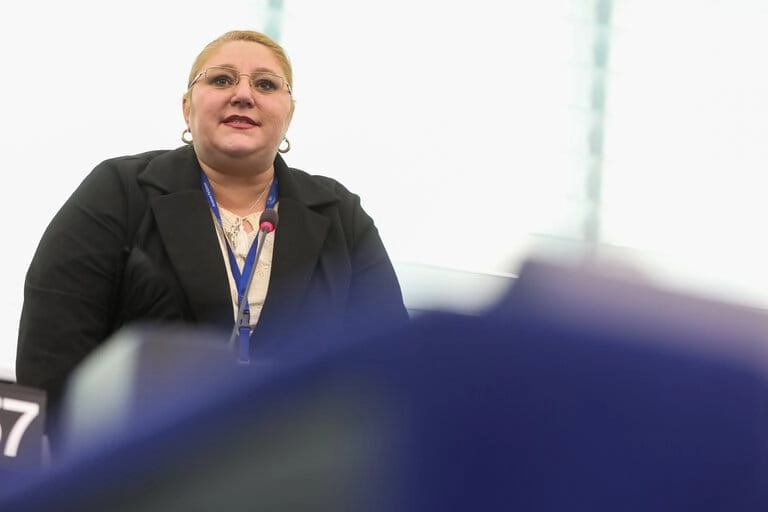 Diana Șoșoacă riscă ridicarea imunității în Parlamentul European. Victor Negrescu: 'Acuzațiile sunt extrem de grave / Sper să nu transforme audierea într-un circ'