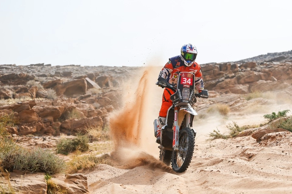 Emanuel Gyenes s-a clasat pe locul 23 în prima etapă a Raliului Dakar la clasa moto