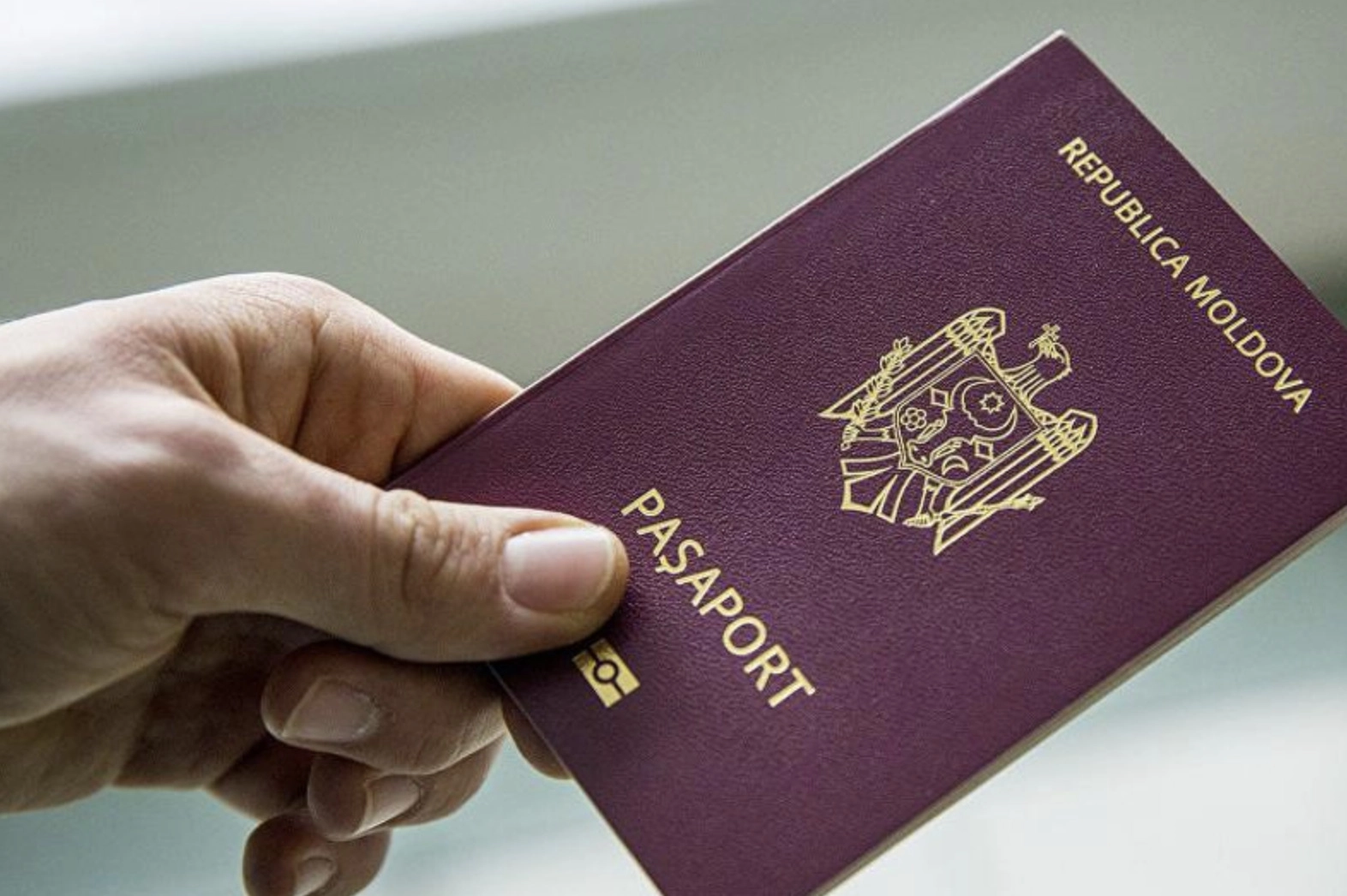 Rușii cer în număr tot mai mare cetățenia Republicii Moldova ca poartă spre România