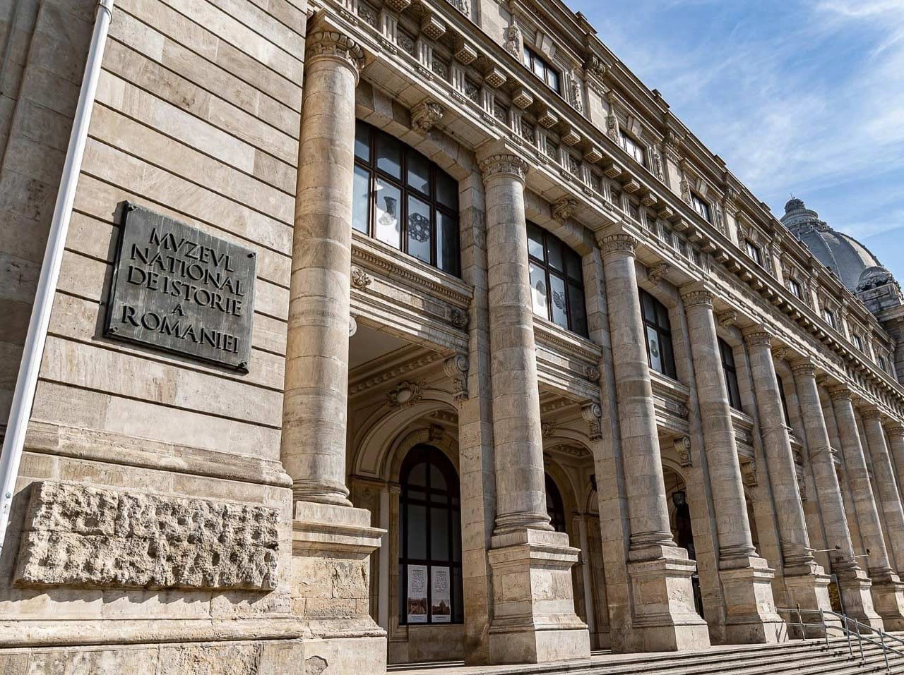 Muzeul Naţional de Istorie a României găzduieşte expoziţia 'Ion Dumitrana. Machetator şi gravor'