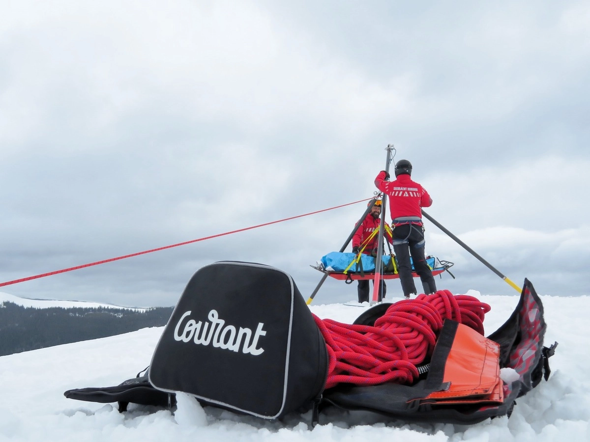 Avertisment dur de la Salvamont Brașov: muntele devine periculos – rafale de până la 130 km/h, vizibilitate aproape zero și risc major de accidente