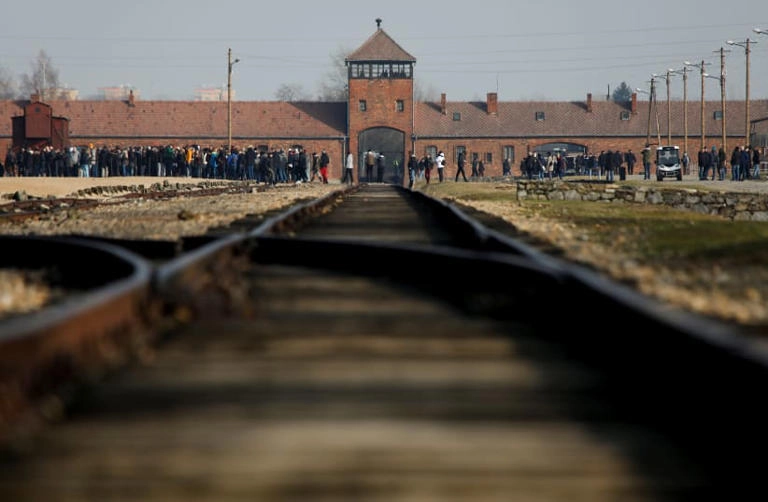 'Antisemitismul în imagini, recuperarea memoriei Holocaustului prin AI' - eveniment dedicat Zilei Holocaustului