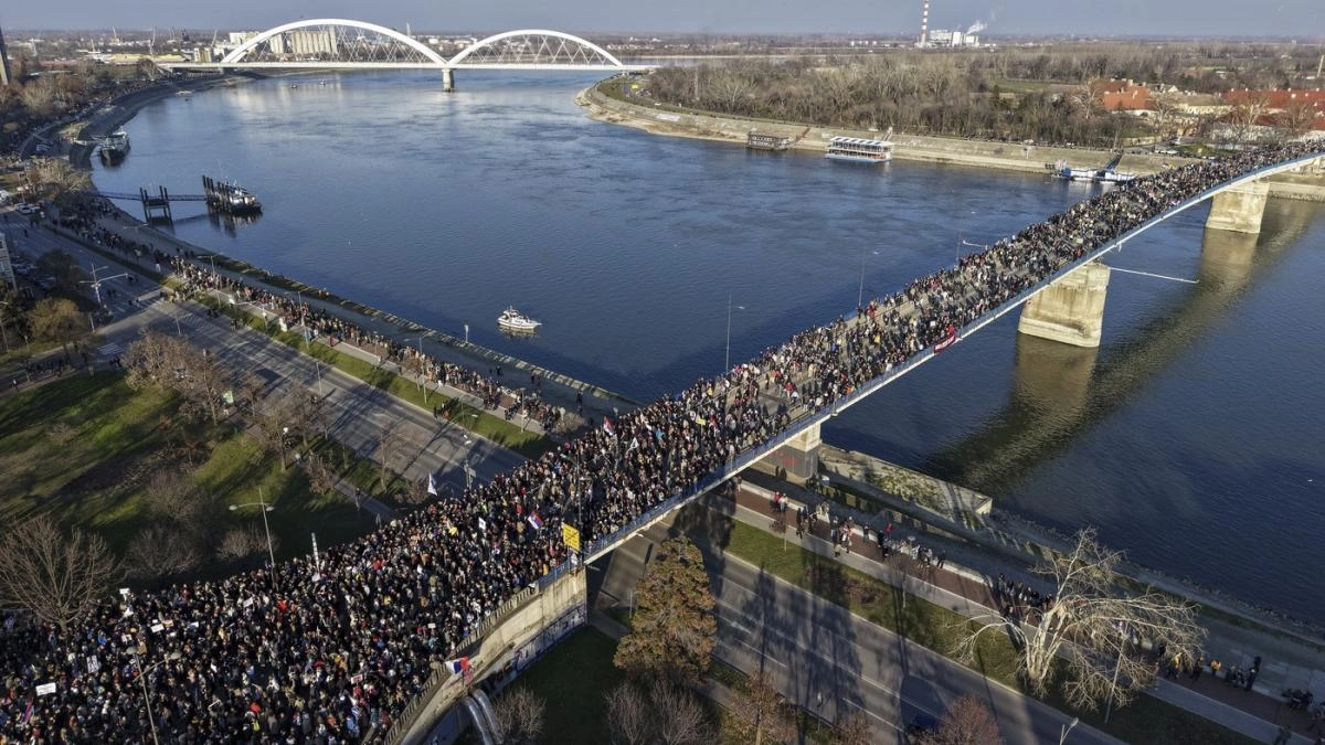 Confruntată cu închiderea iminentă a singurei sale rafinării, Serbia riscă să piardă şi gazul rusesc