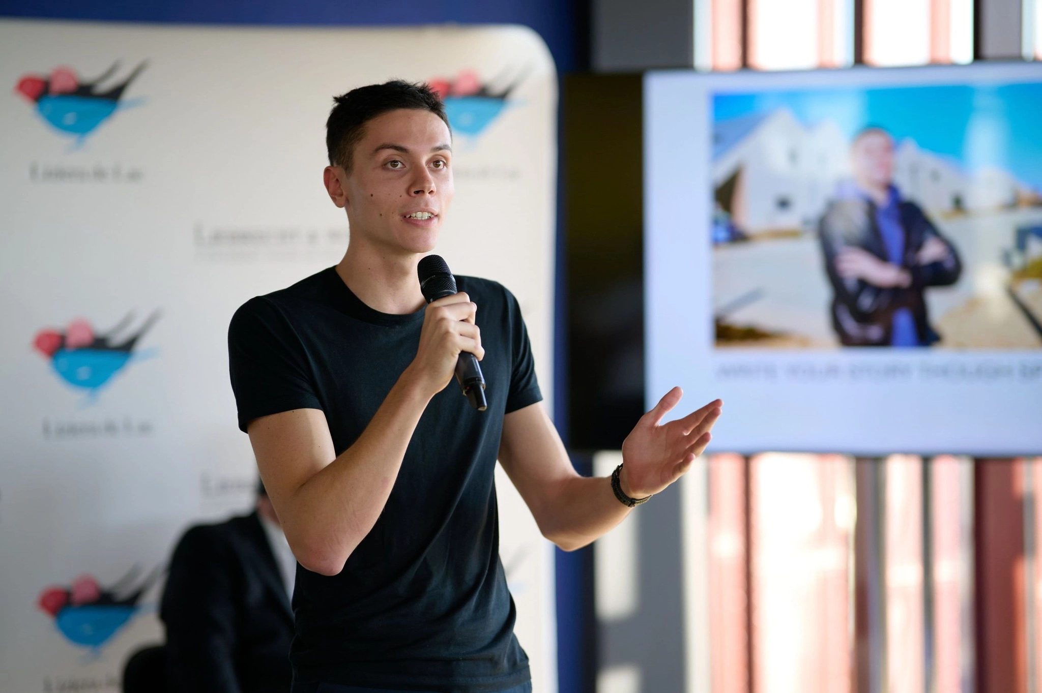 Câți bani a adunat David Popovici de ziua sa pentru viitorii campioni