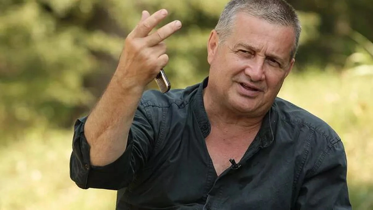 Mircea Dinescu, răbufnire în direct la tv, după ce i-a dedicat o 'odă' lui Nicușor Dan: 'Acest junghi altoit, cu dureri de genunchi și de cap'