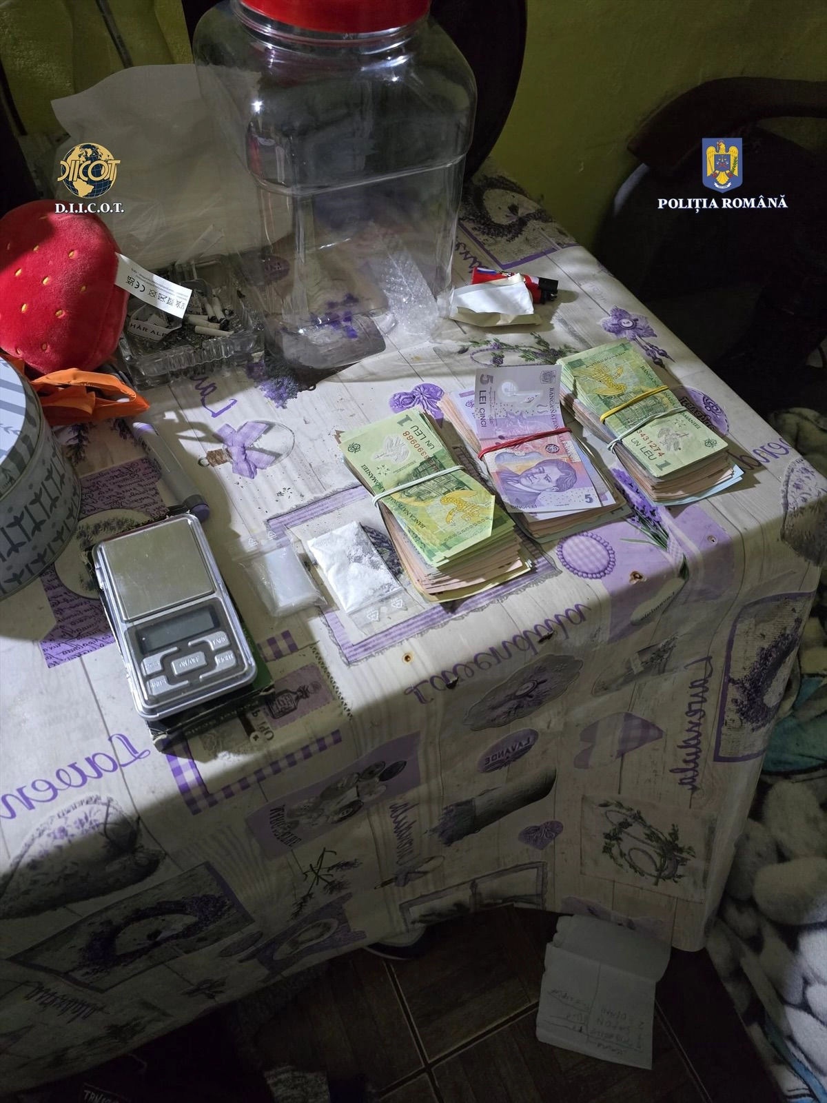 Tânăr reţinut pentru trafic de droguri