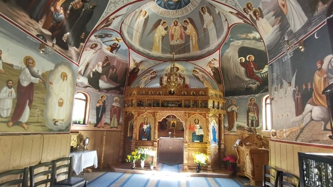 O biserică ce ar putea fi prima de zid din Râmnic, descoperită într-un lăcaş din Piaţa Centrală