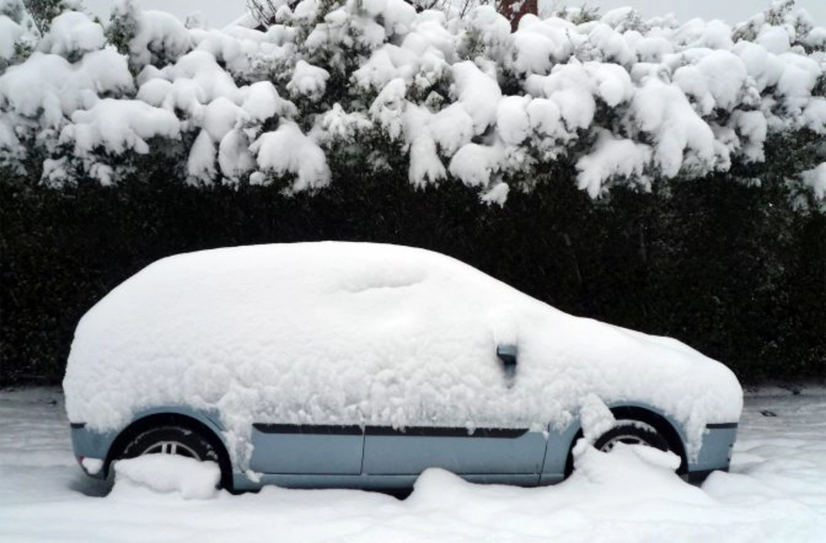 VIDEO Cod galben de viscol în Constanța: opt mașini au rămas înzăpezite în cursul nopţii / Circulaţia se desfăşoară în condiţii de iarnă