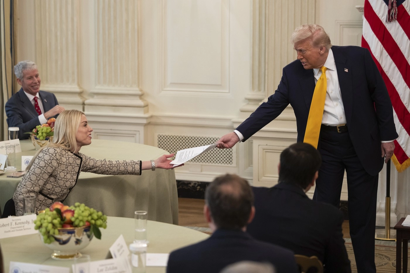 Scandalul Epstein zguduie administrația. Trump ia în calcul schimbarea procurorului general: numele surpriză care circulă la Casa Albă