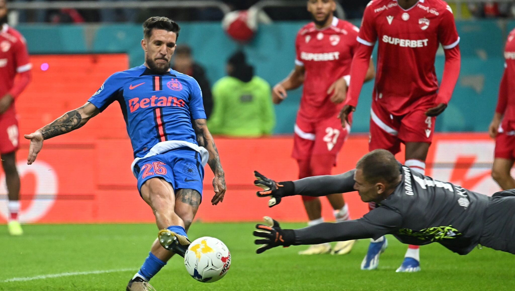 Superliga: Dinamo Bucureşti a învins Metaloglobus cu 4-0