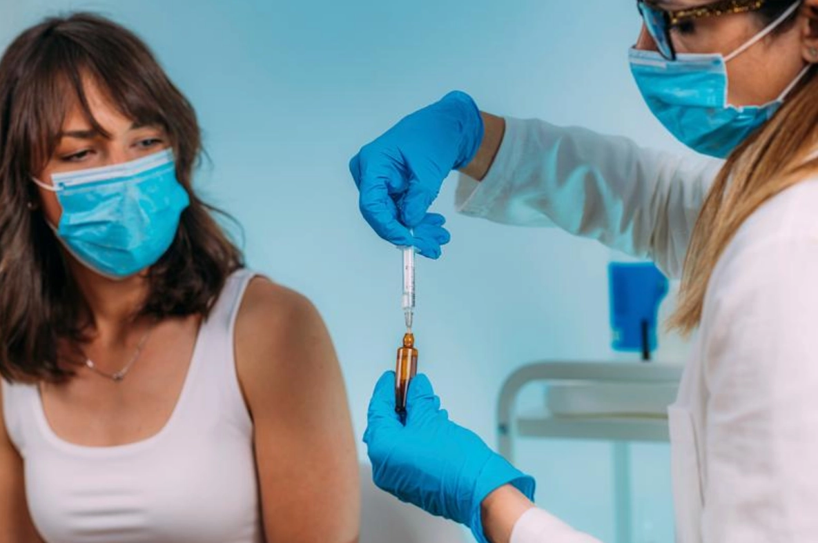 Hotărâre istorică: ÎCCJ dă undă verde acțiunilor în instanță pentru efectele vaccinării anti-COVID. Victimele pot invoca și răspunderea statului