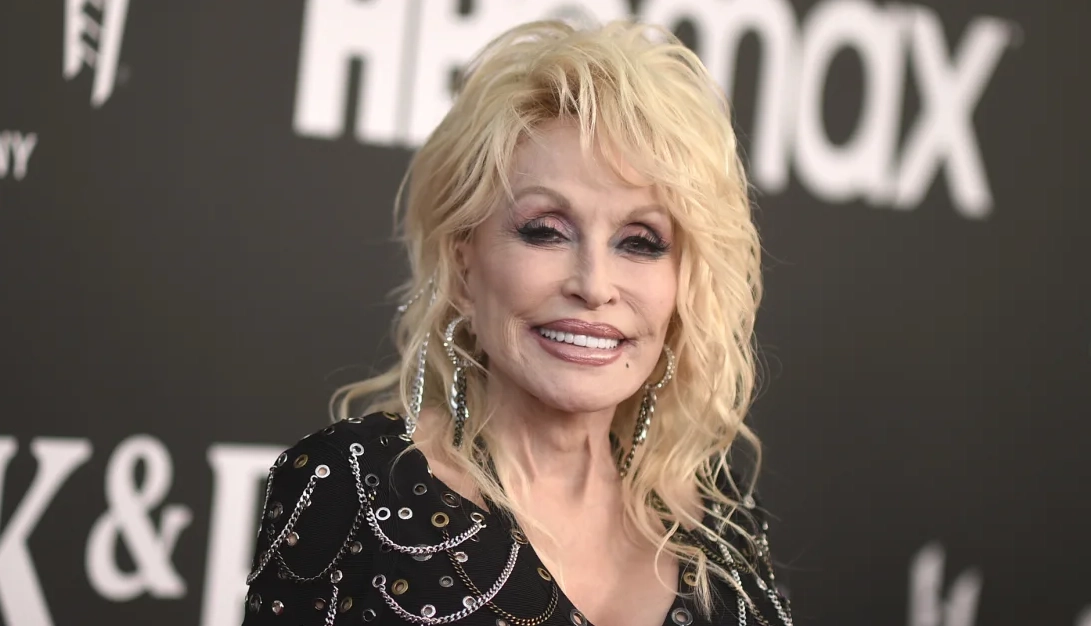 'Par bolnavă? Muncesc din greu': Dolly Parton postează pe rețele sociale, după îngrijorări legate de sănătatea vedetei