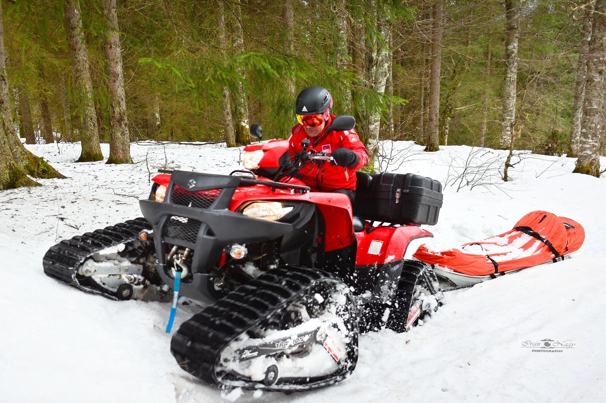 Acţiune dificilă de salvare în Munții Maramureșului: salvamontiștii încearcă recuperarea a doi ucraineni