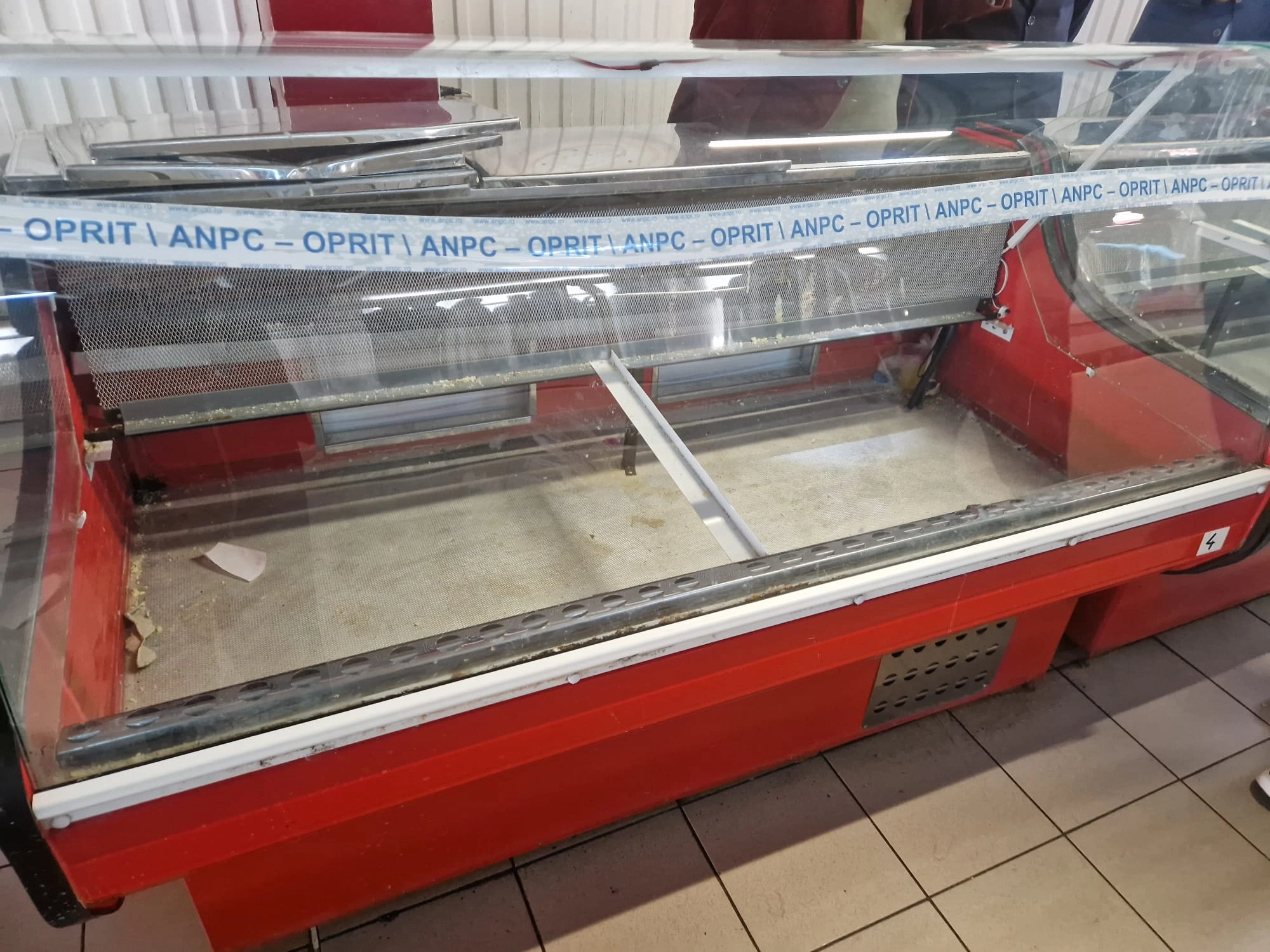 Vânzările din retail au scăzut cu 6,5% în ianuarie; consumul se contractă (comercianţi)