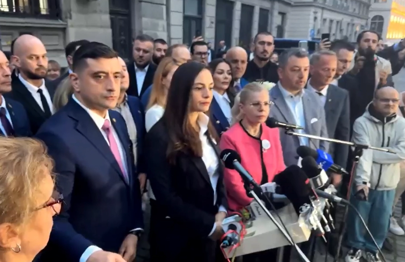 Anamaria Gavrilă îl atacă pe Simion. Ar fi făcut presiuni asupra ei pentru a o susține pe Anca Alexandrescu