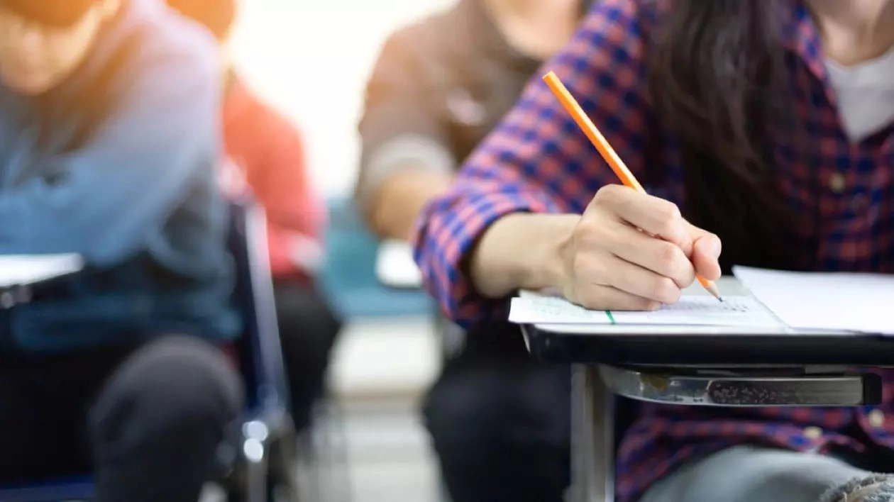 Simularea Evaluării Naționale pentru elevii claselor a VIII-a continuă cu proba scrisă la matematică