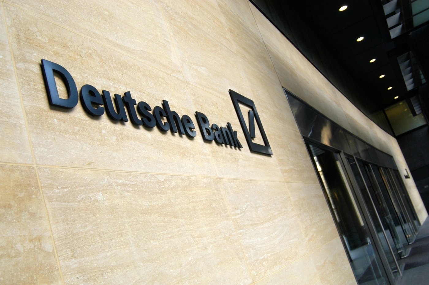 Deutsche Bank se mută în sediul Revolut din districtul londonez Canary Wharf