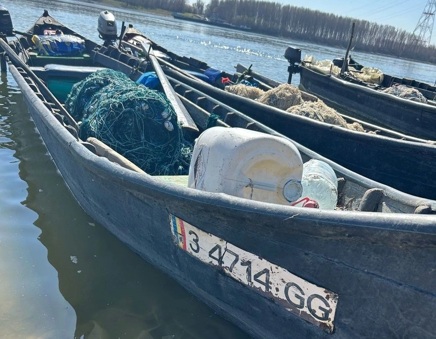 Braconaj piscicol în județul Tulcea: au fost confiscate 323 de kilograme de pește, o mașină, o barcă