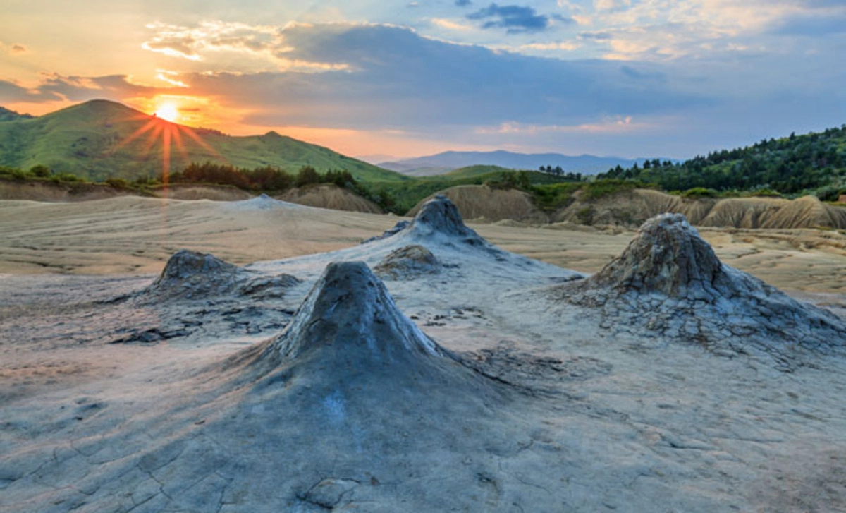 Vulcanii Noroioşi din Buzău vor fi analizați pentru a obține statutul de stațiune turistică și balneară