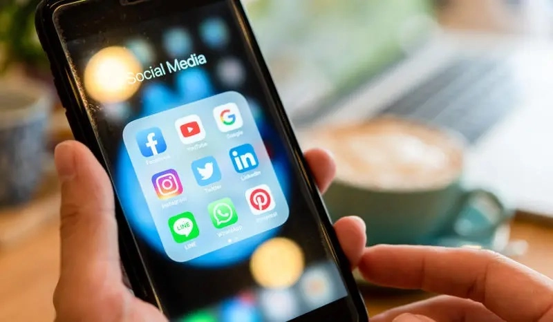 Un nou trend ia avânt: 'OFF February' propune 'celebrarea timpului regăsit' în afara reţelelor sociale