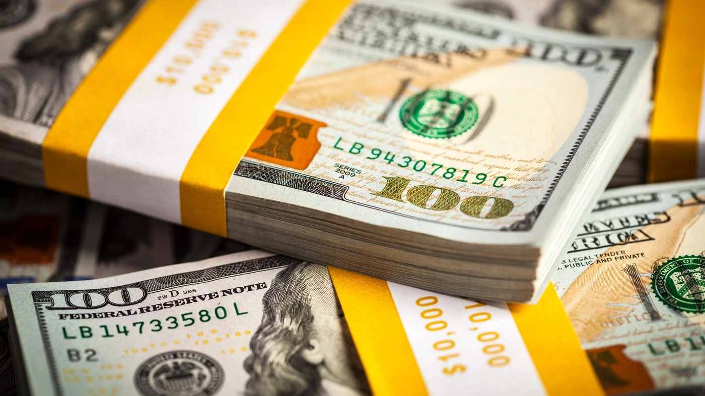 Dolarul se apreciază după ce Trump acceptă cadrul unui acord privind Groenlanda şi renunţă la tarife