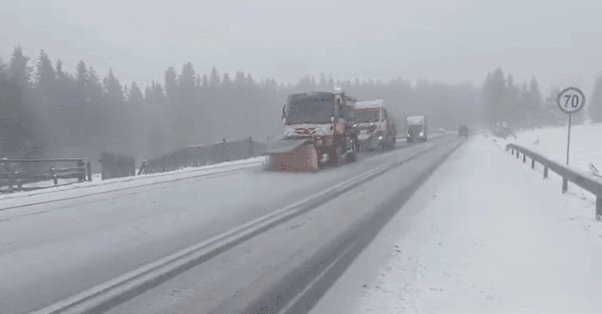 Ninsorile creează haos în trafic: drumuri blocate în Alba și Harghita