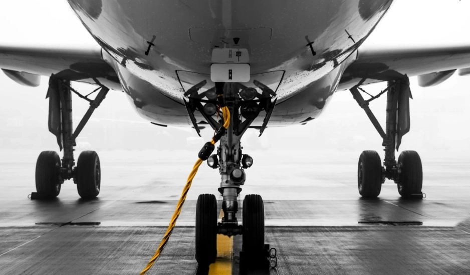 Un avion de mici dimensiuni cu provizii de urgență pentru Jamaica s-a prăbușit într-un cartier rezidențial din Florida