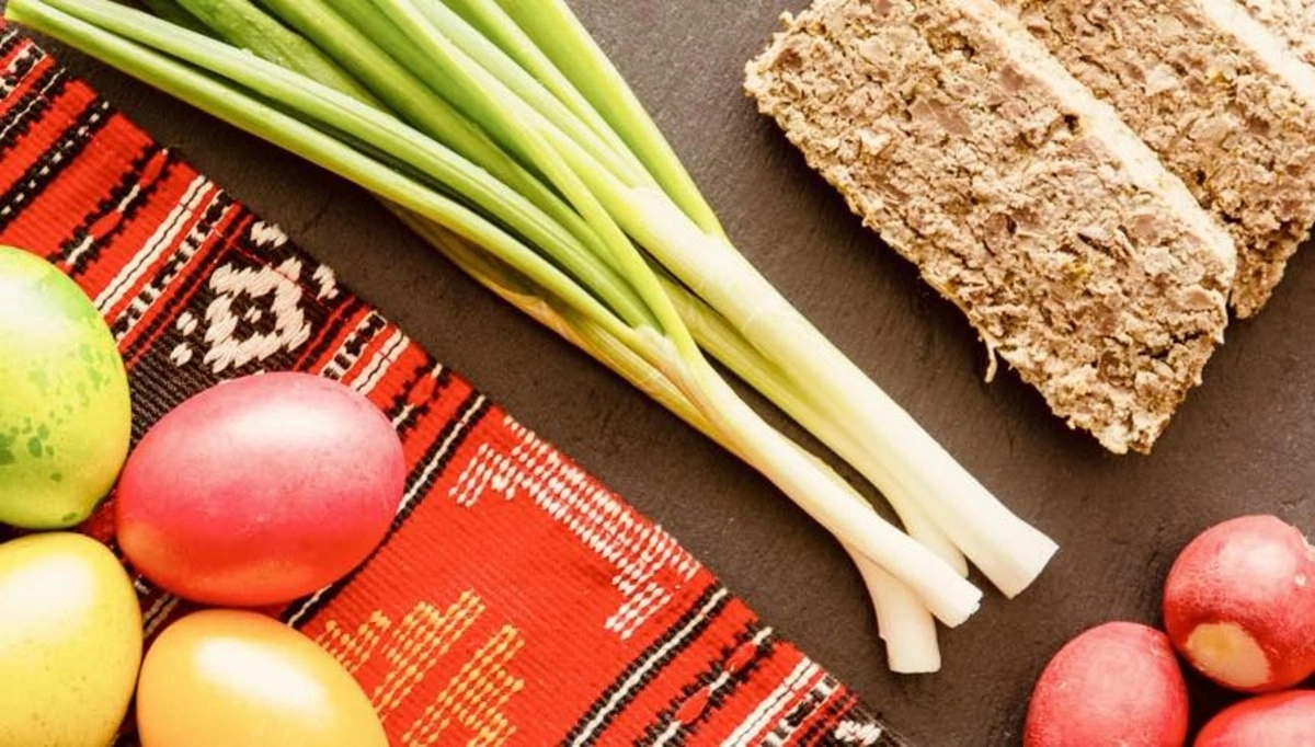 Sărbători cu buget redus. Lista de cumpărături pentru masa de Paște îi stresează pe români