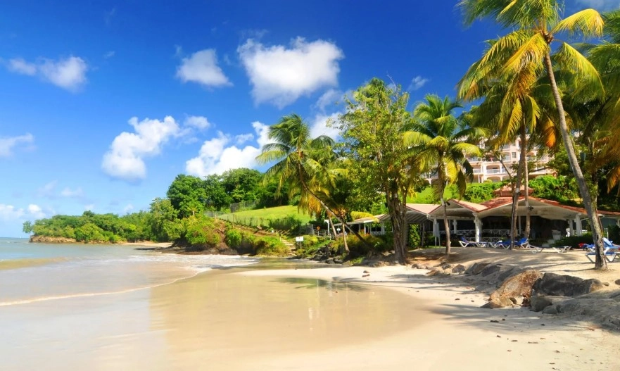 Paradoxul crizei din Orientul Mijlociu: Zborurile către destinațiile exotice, mai ieftine decât cele către Italia