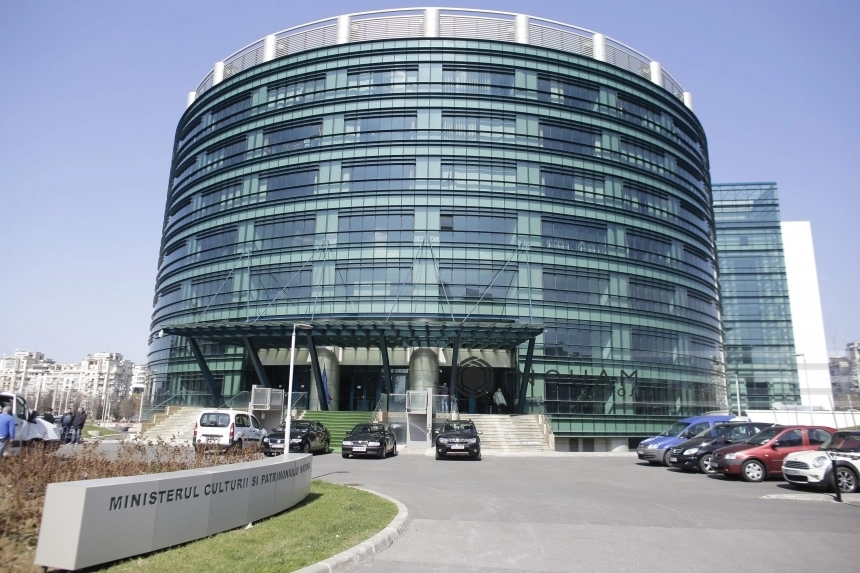 Ministrul Culturii a discutat cu actorii de la Teatrul Naţional Bucureşti despre concursul de manager: „Se cautǎ candidaţi cu viziune, proiecte care privesc evoluţia instituţiei, dezvoltarea colectivului artistic şi tehnic”