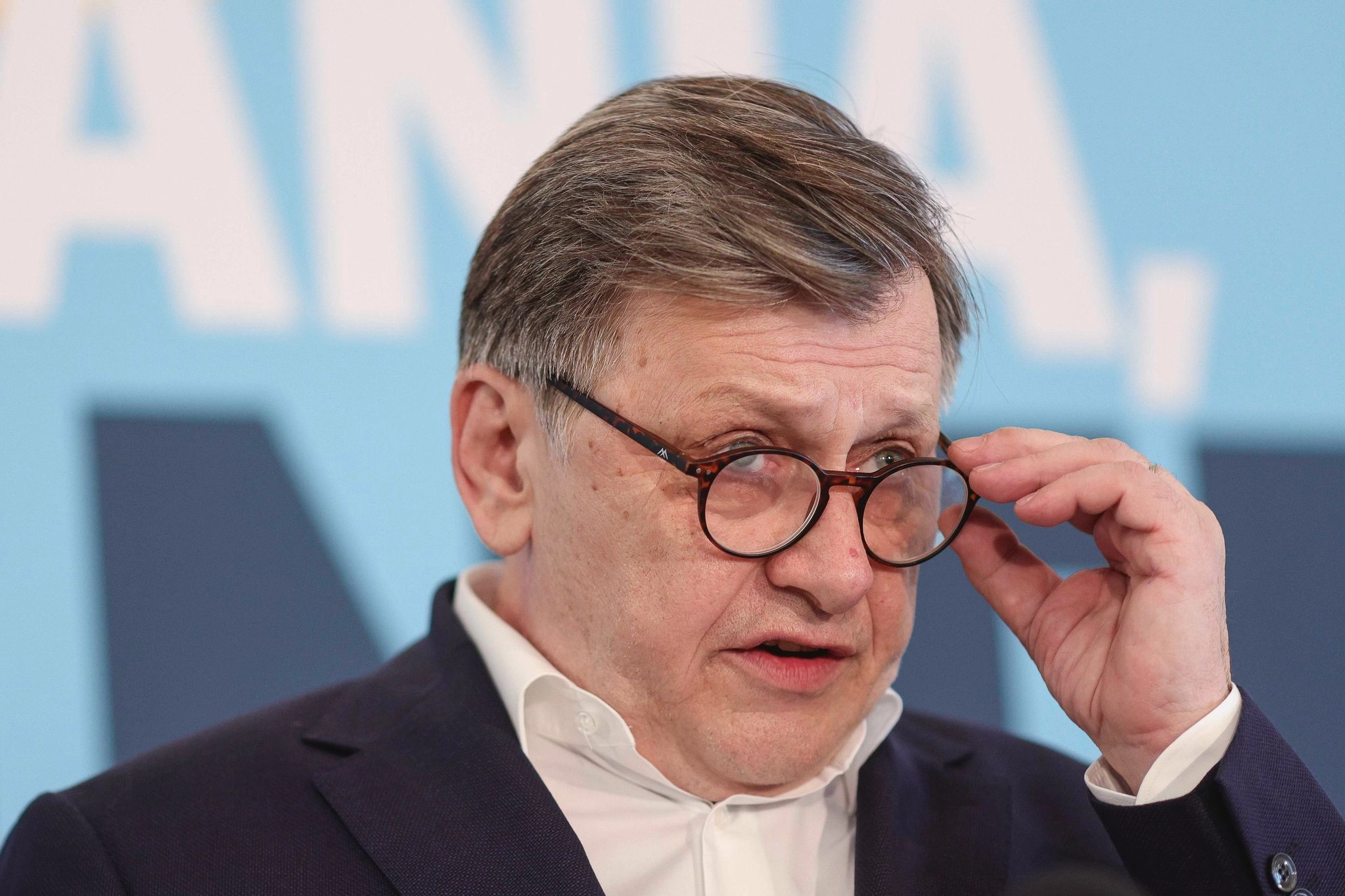 Crin Antonescu îl taxează pe Ilie Bolojan: 'Un prim-ministru mai are și altceva de făcut'