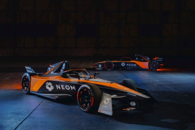 Noul monopost McLaren pentru sezonul 2026 a fost vândut cu 9,5 milioane de euro la o licitaţie