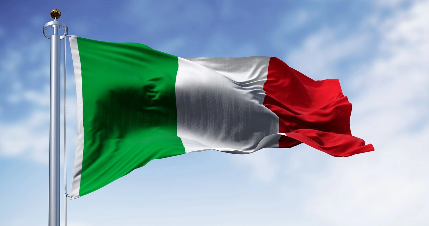 Muncitorul român a fost salvat de sub dărâmăturile turnului din Roma după 11 ore