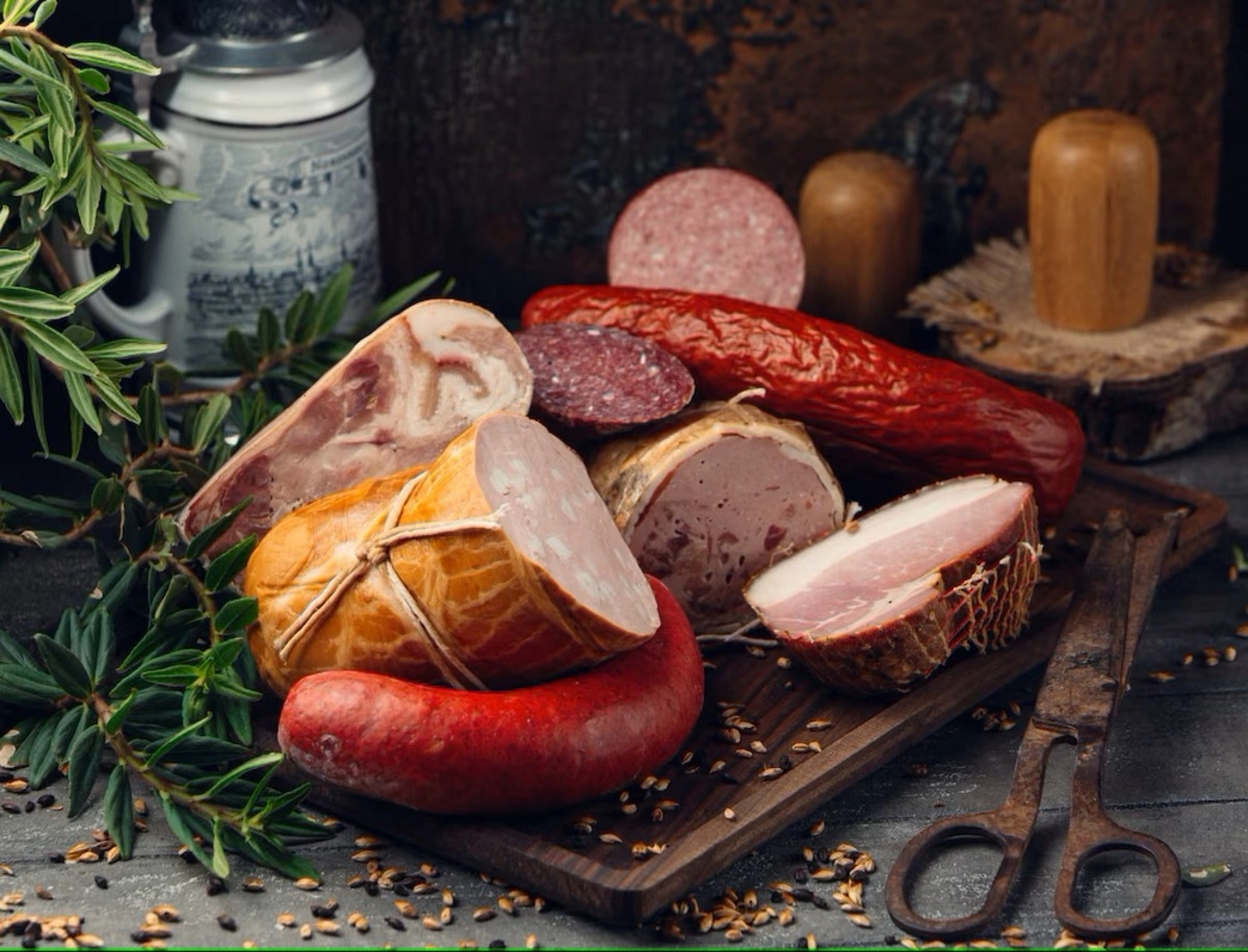 Mezelurile, în centrul unui focar de listerioză în Franța: două persoane au murit