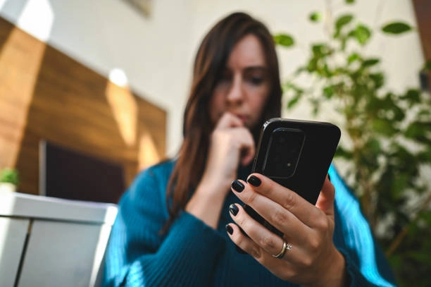 Statele membre nu vor să cedeze UE dreptul de a decide vârsta minimă pentru reţele sociale