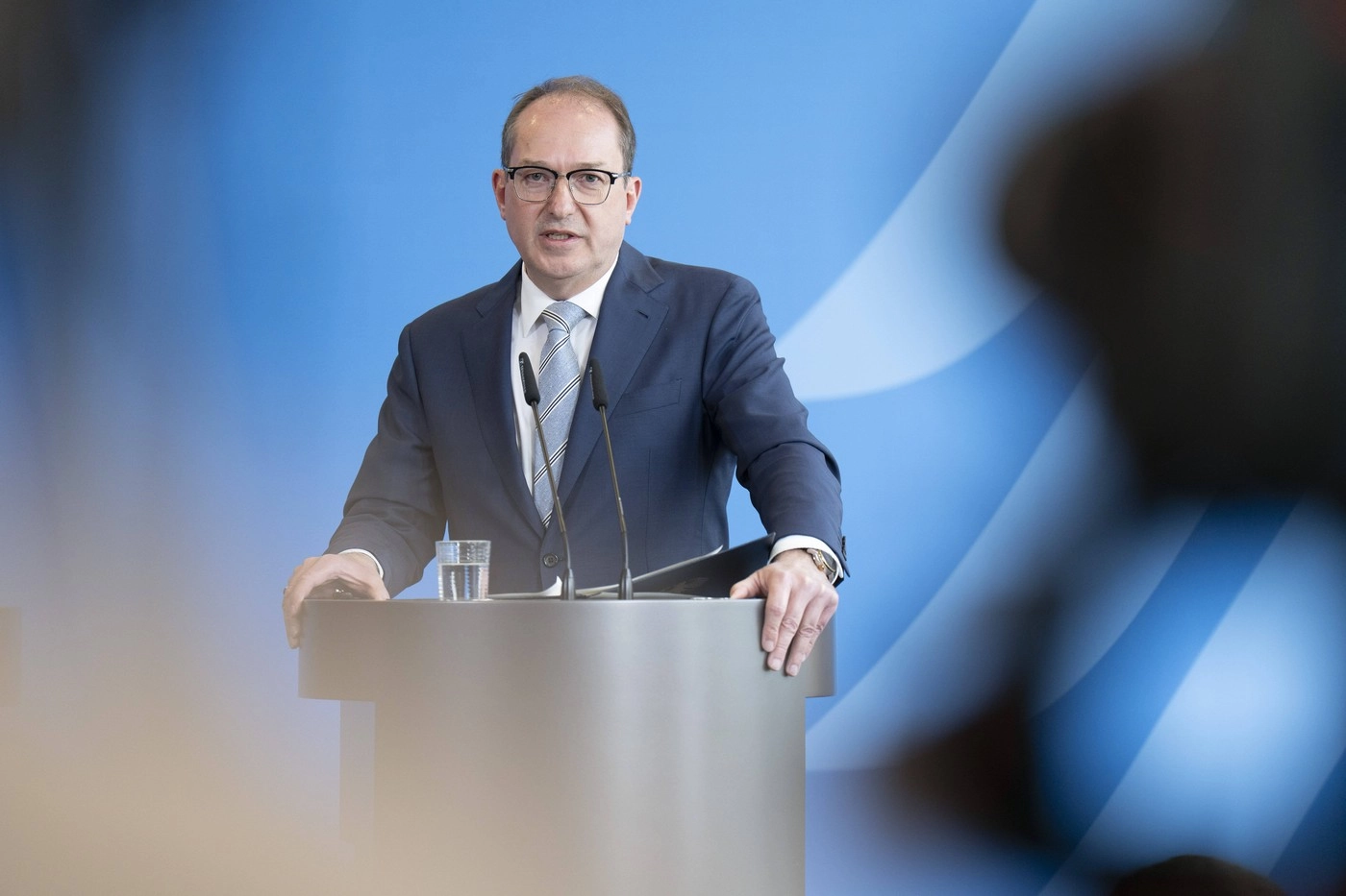 Germania vede obstacole juridice în calea creării de "centre de returnare" pentru migranţi în afara UE