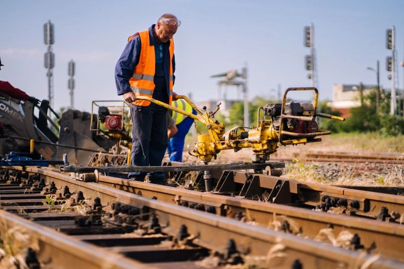 Progres major în modernizarea liniei feroviare Braşov-Simeria. Se va putea circula cu viteza de 160 km/h