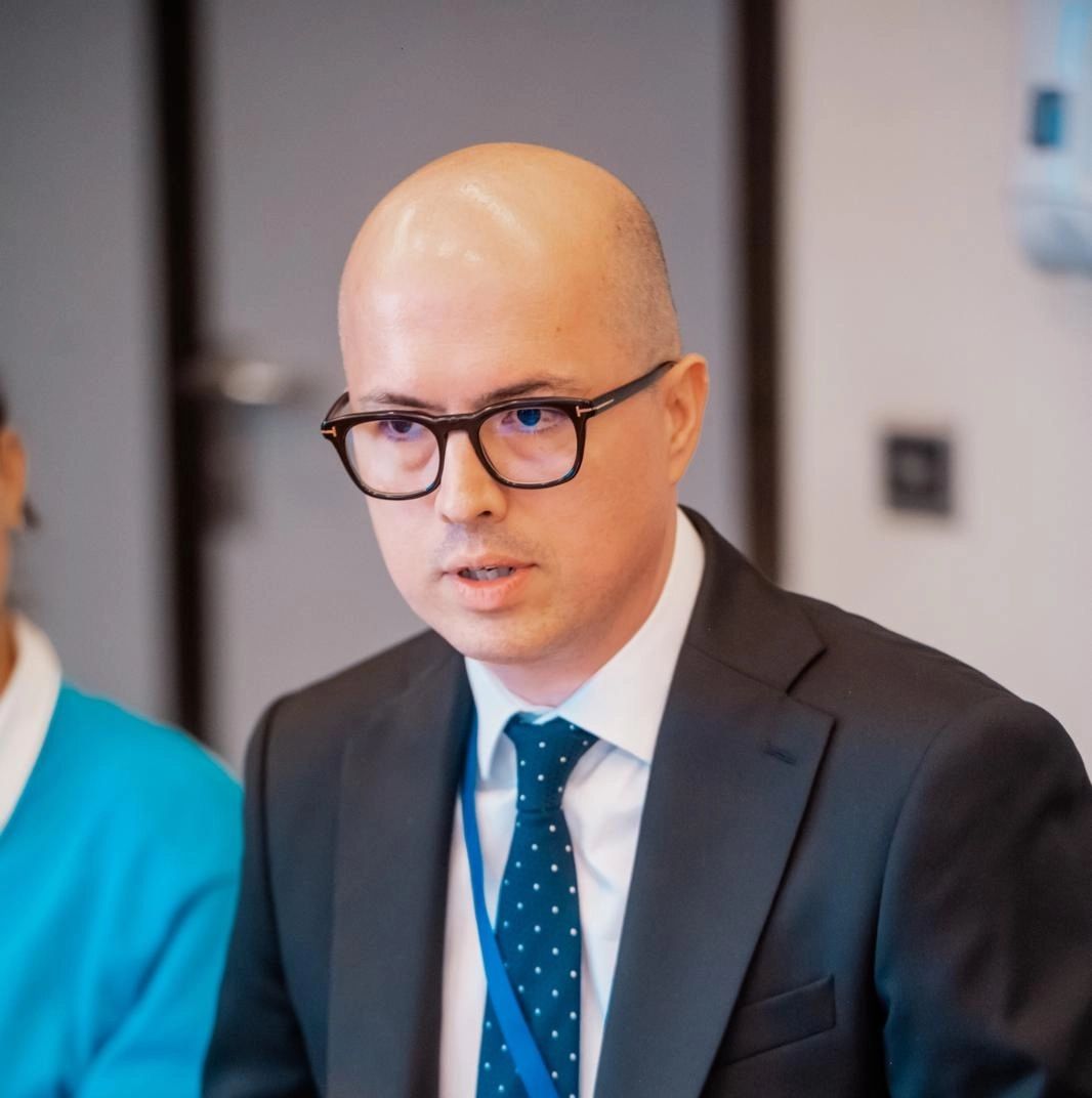 Războiul cognitiv: cum ne este „hackuită” democrația