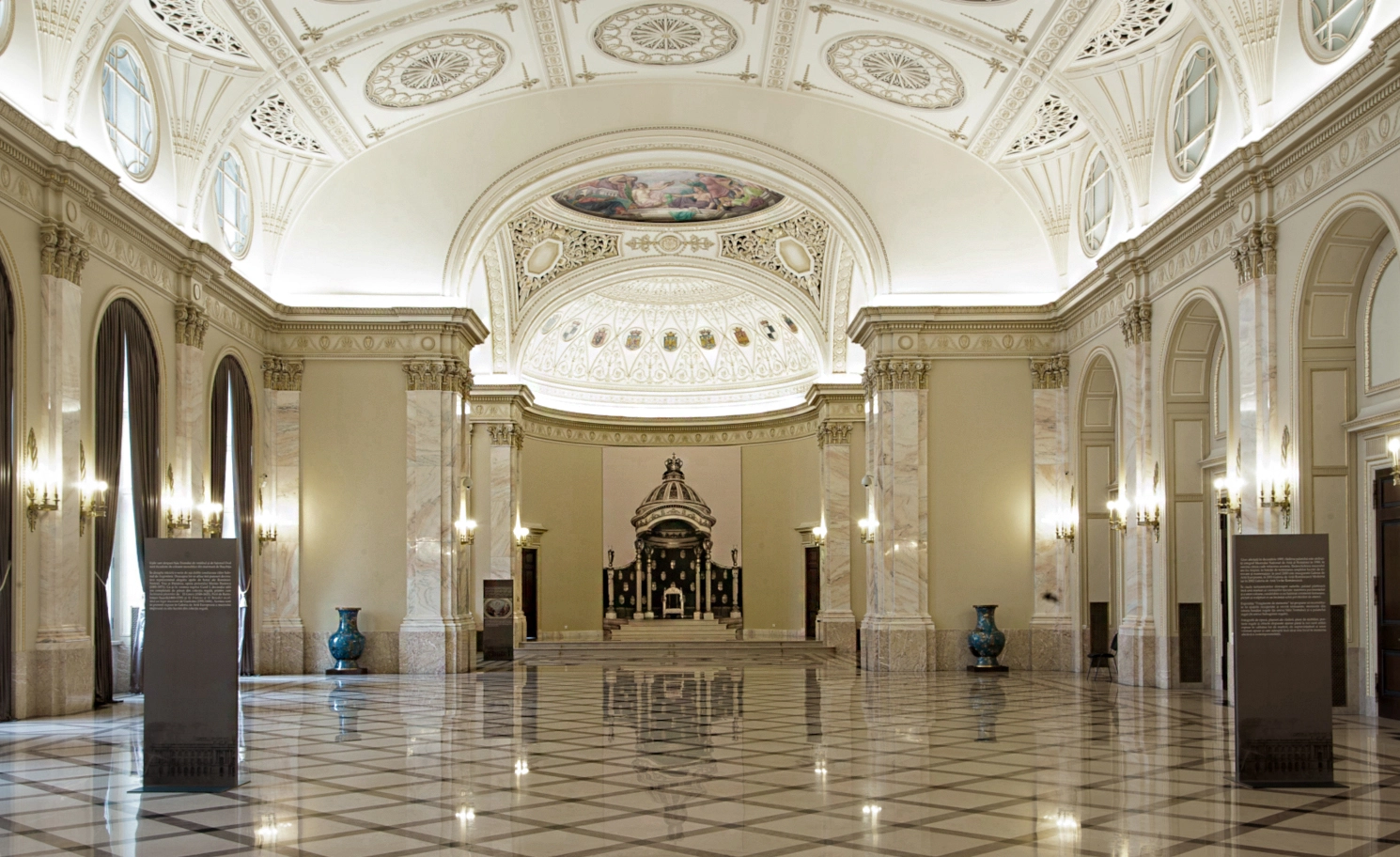 Jaf la Muzeul Luvru/ "Se poate întâmpla oriunde", avertizează directoarea Muzeelor Vaticanului