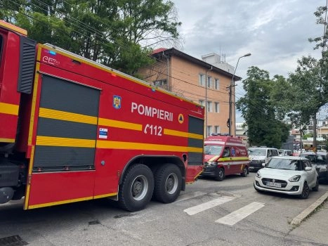 Pompierii intervin la un incendiu izbucnit într-o locuință din Galați