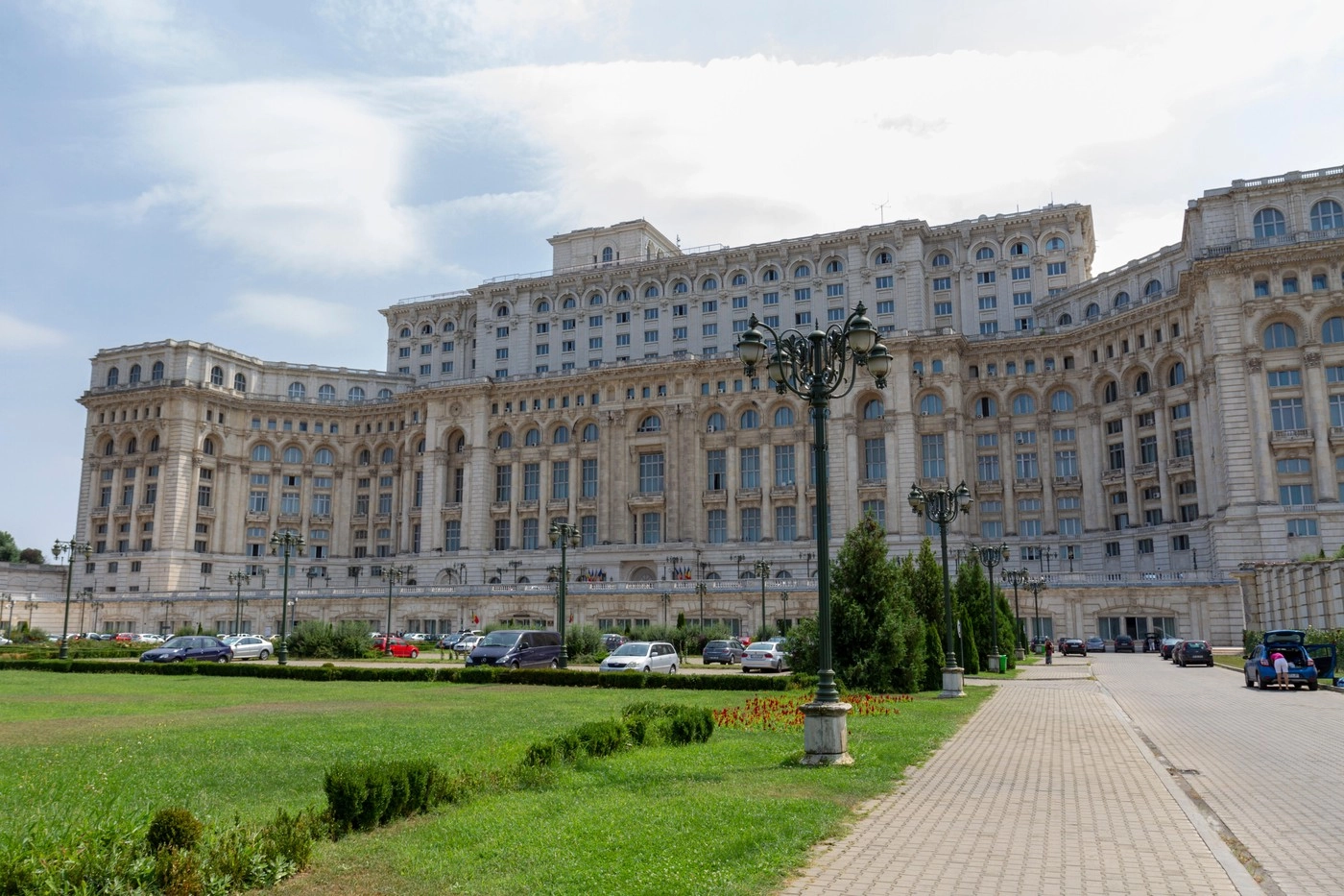 Elevi din 10 ţări la Olimpiada Internaţională a Elenismului, la Palatul Parlamentului