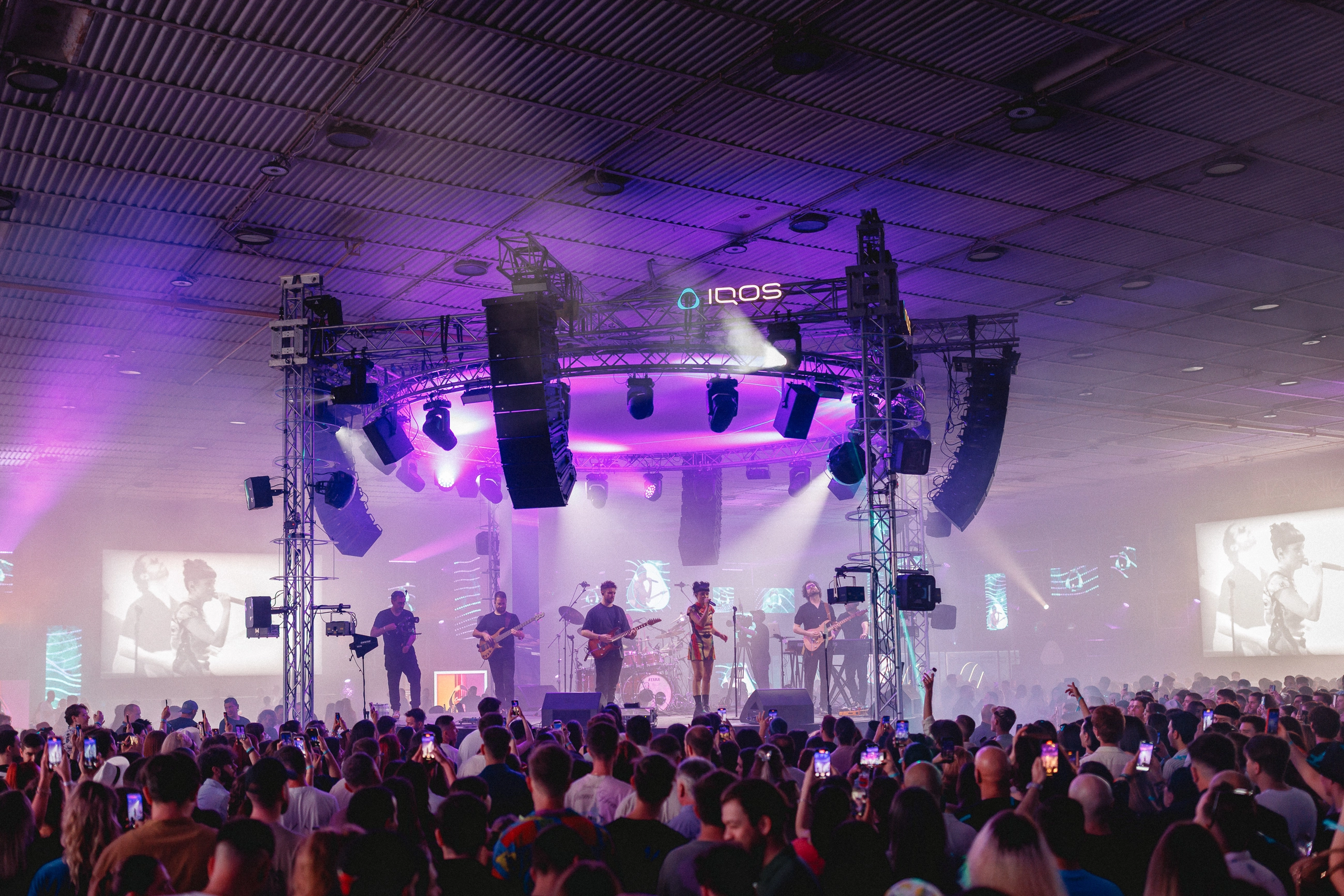 Gigantul mondial al concertelor Live Nation cumpără Paris La Défense Arena