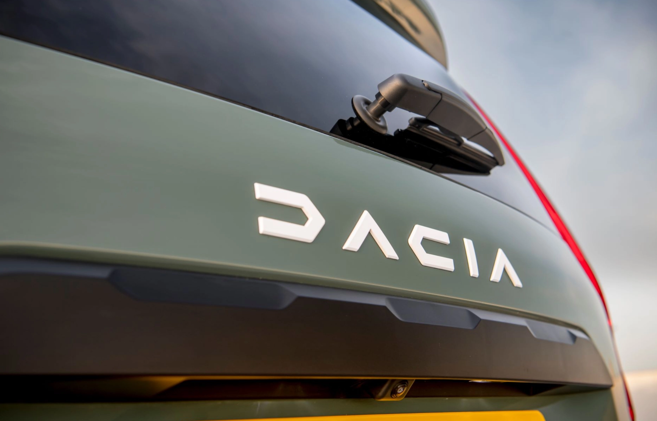 Dacia pregătește două lansări misterioase. Între timp, Duster și Bigster se mută în Turcia